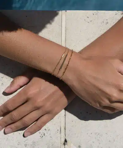 trio de bracelets fins en acier inoxydable doré à l'or fin résistent à l'eau au temps à l'acidité de la peau caprice paris