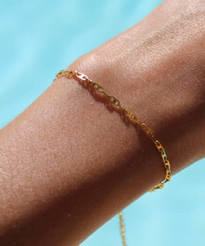 bracelet fin doré à maille marine, bijoux hypoallergéniques et waterproof caprice paris