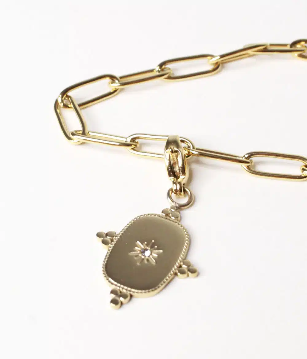 bracelet doré à pendentif charms strass bijoux créateur hypoallergéniques et waterproof caprice paris