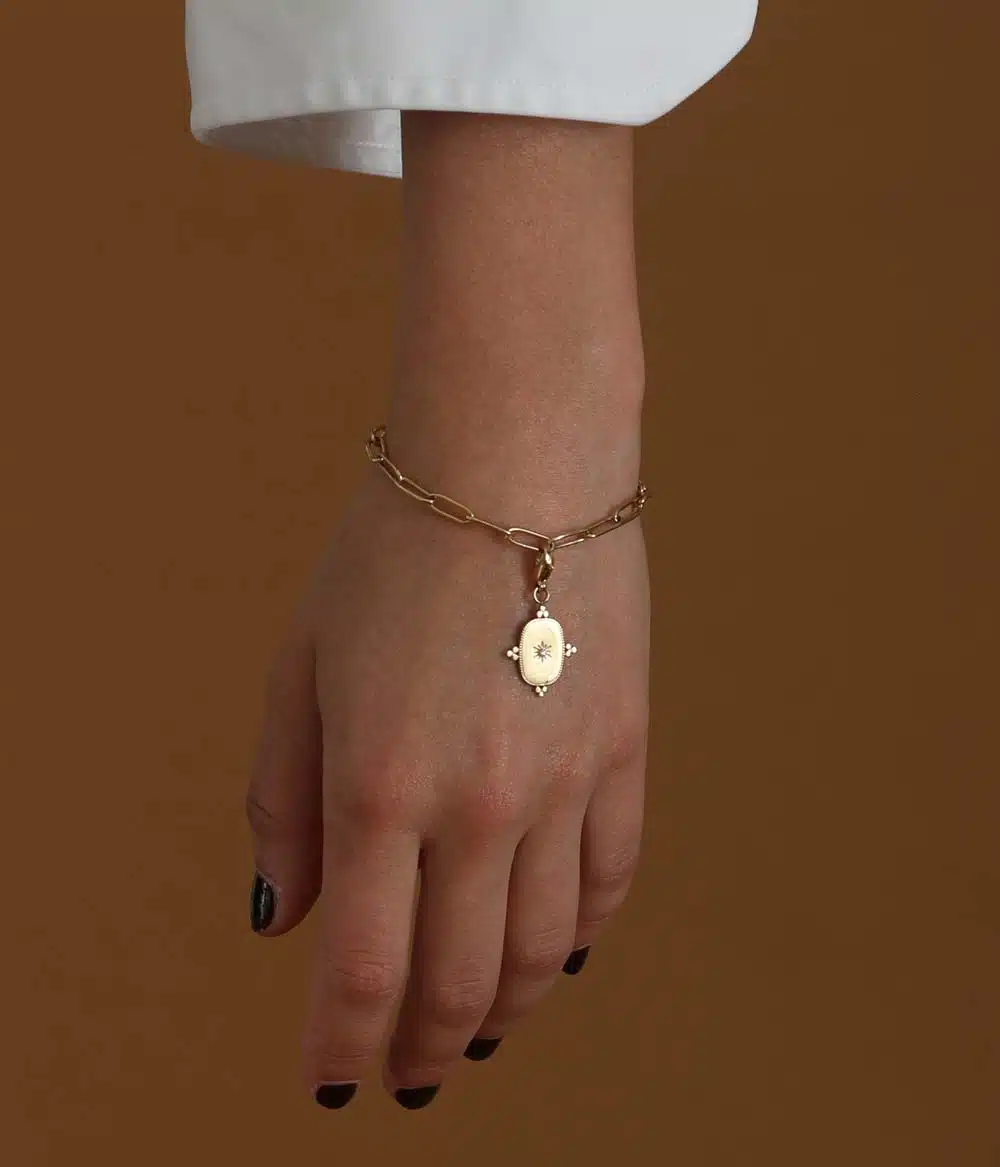 bracelet fin charms à strass acier inoxydable doré à l'or fin waterproof peut se porter sous l'eau dans la mer caprice paris
