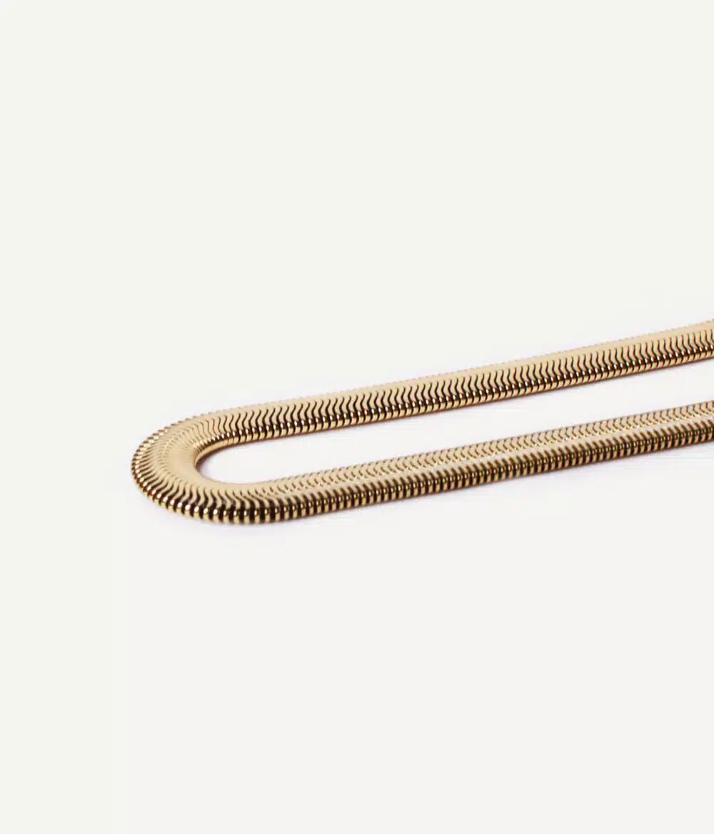 caprice paris bijoux créateur bracelet simone posé à plat, gros plan sur la maille serpent