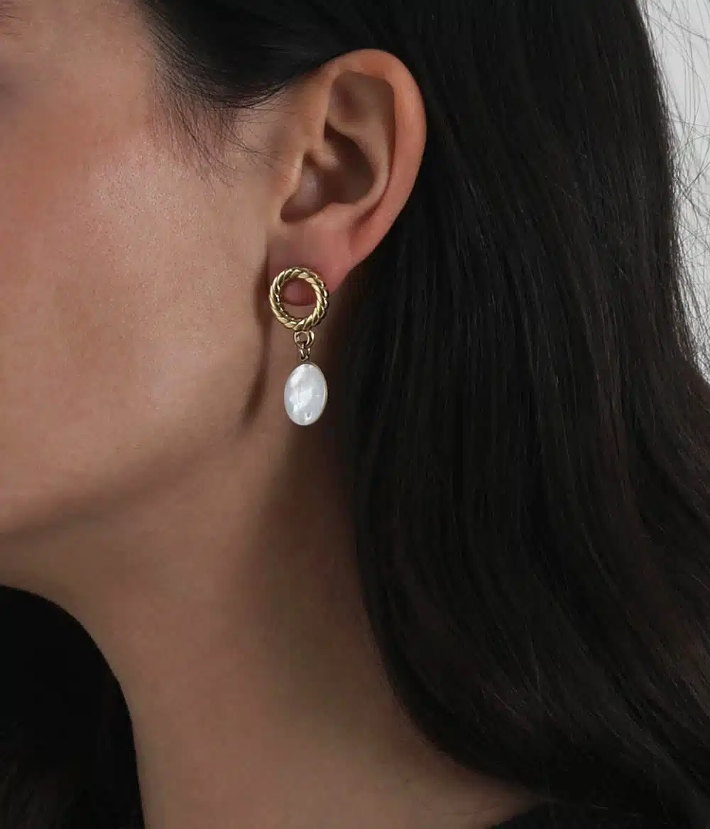 boucles d'oreilles à pendants pierre de lune acier inoxydable doré à l'or fin bijoux made in France waterproof hypoallergéniques caprice paris