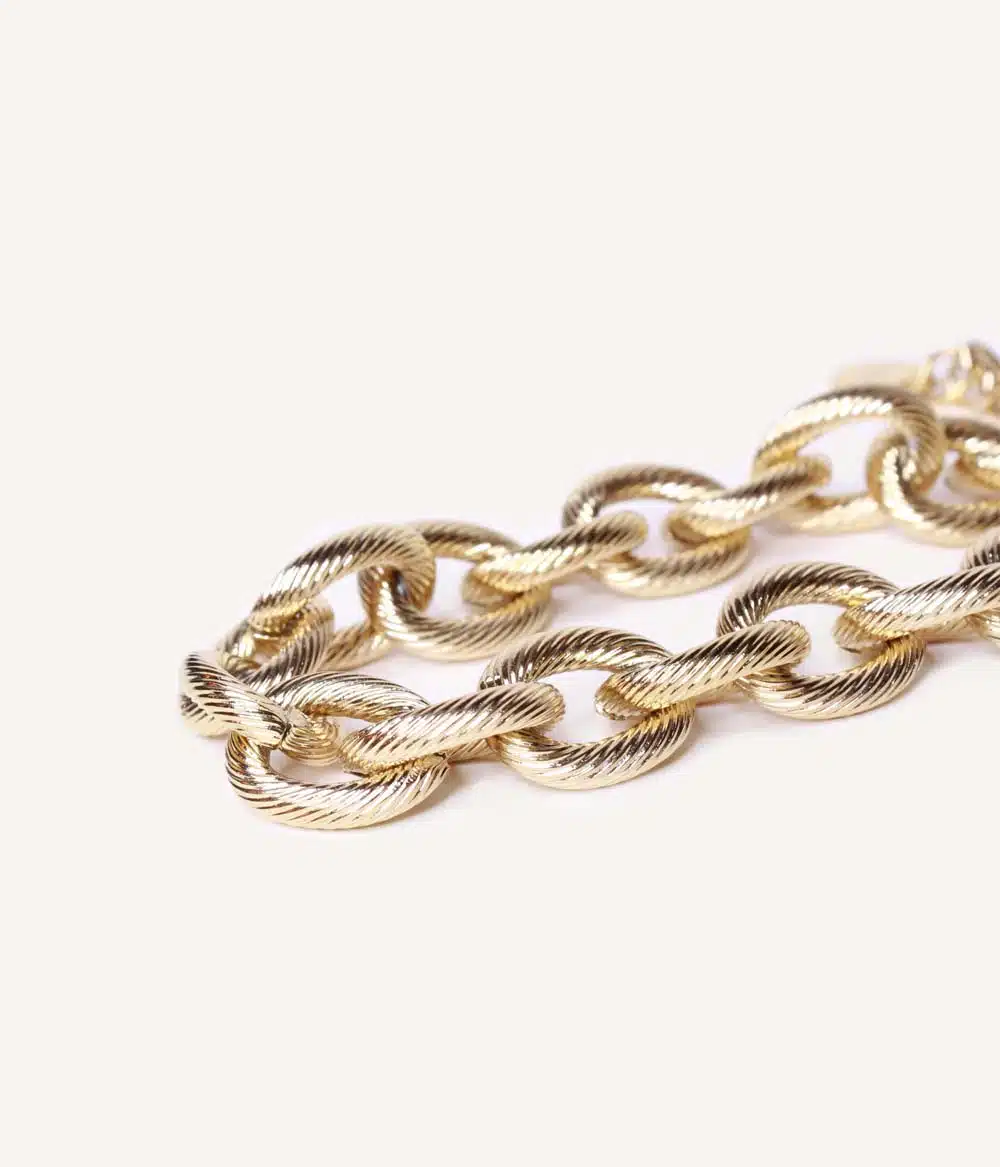 bracelet chaine extralarge dorée ciselée maille massive style vintage bijoux créateur résistent à l'eau et au temps fabrication française et responsable caprice paris