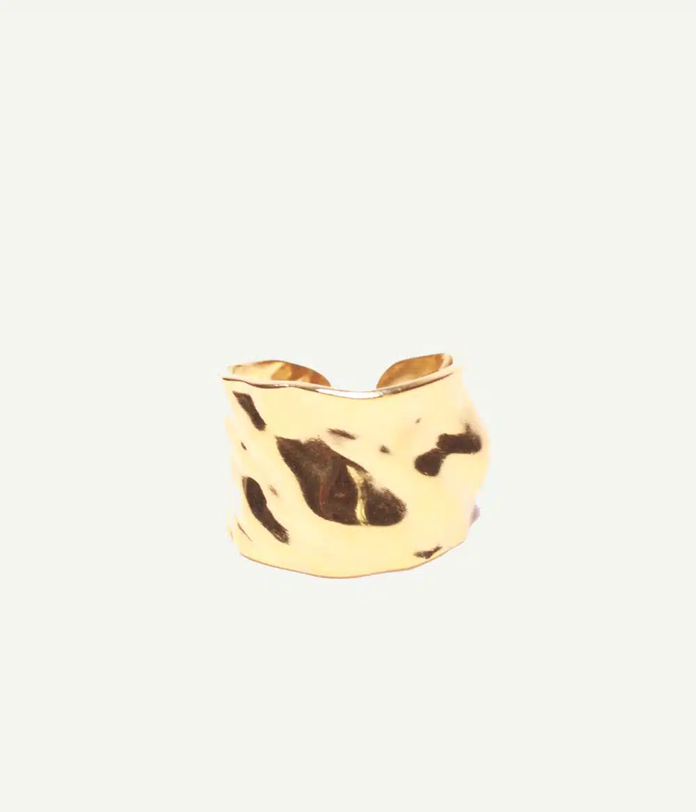 Caprice Paris Bijoux créateur Bague Alba 2 Bague Alba large dorée à la forme organique – vue de face – Caprice Paris