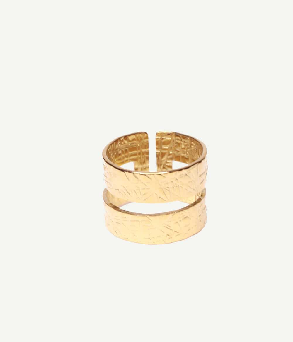 Caprice Paris Bijoux créateur Bague Elia 1 Bague Elia large dorée texturée – vue de face | Caprice Paris