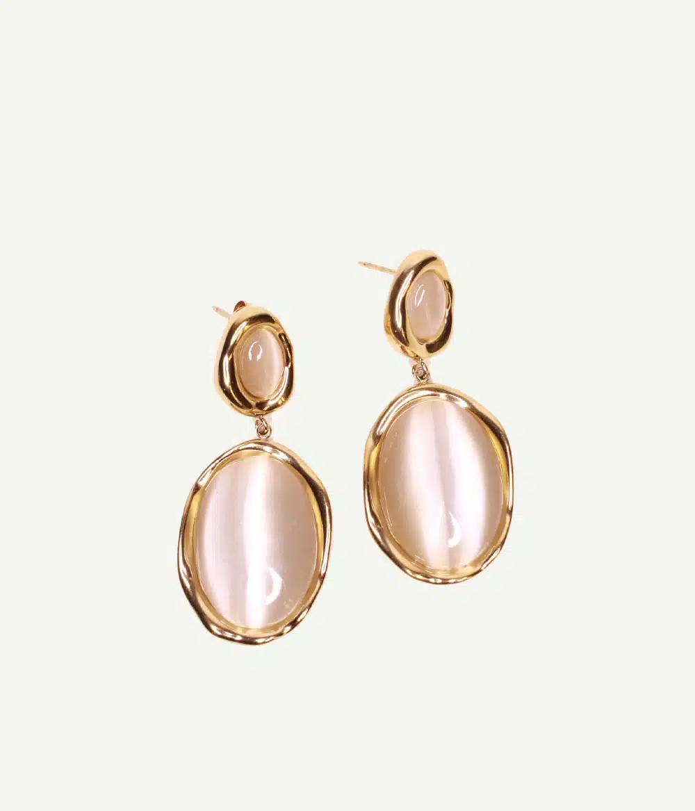 Boucles d’oreilles Allegra en agate beige champagne – vue de face | Caprice Paris