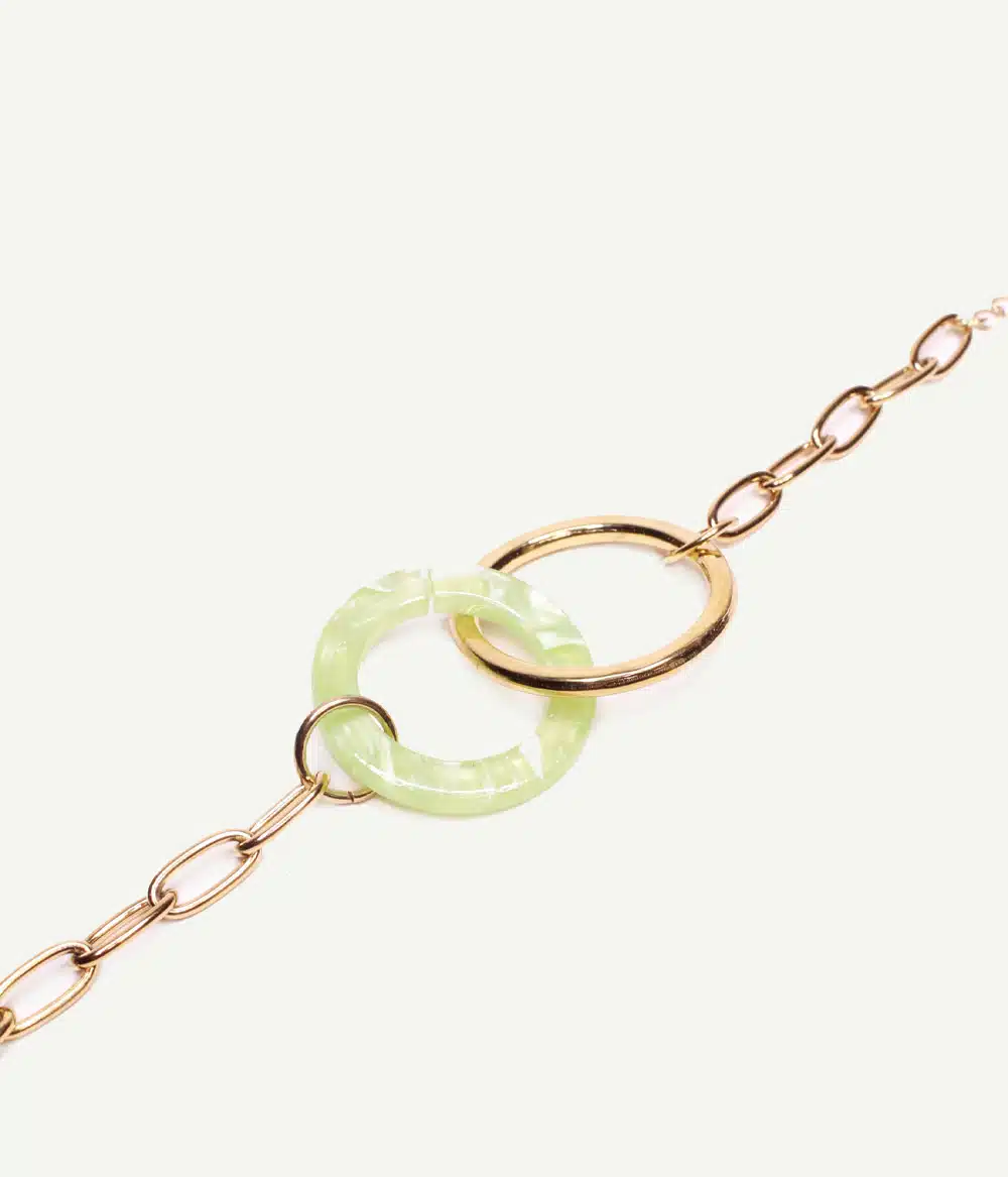 Bracelet Solea – détail des anneaux entrelacés doré et vert nacré