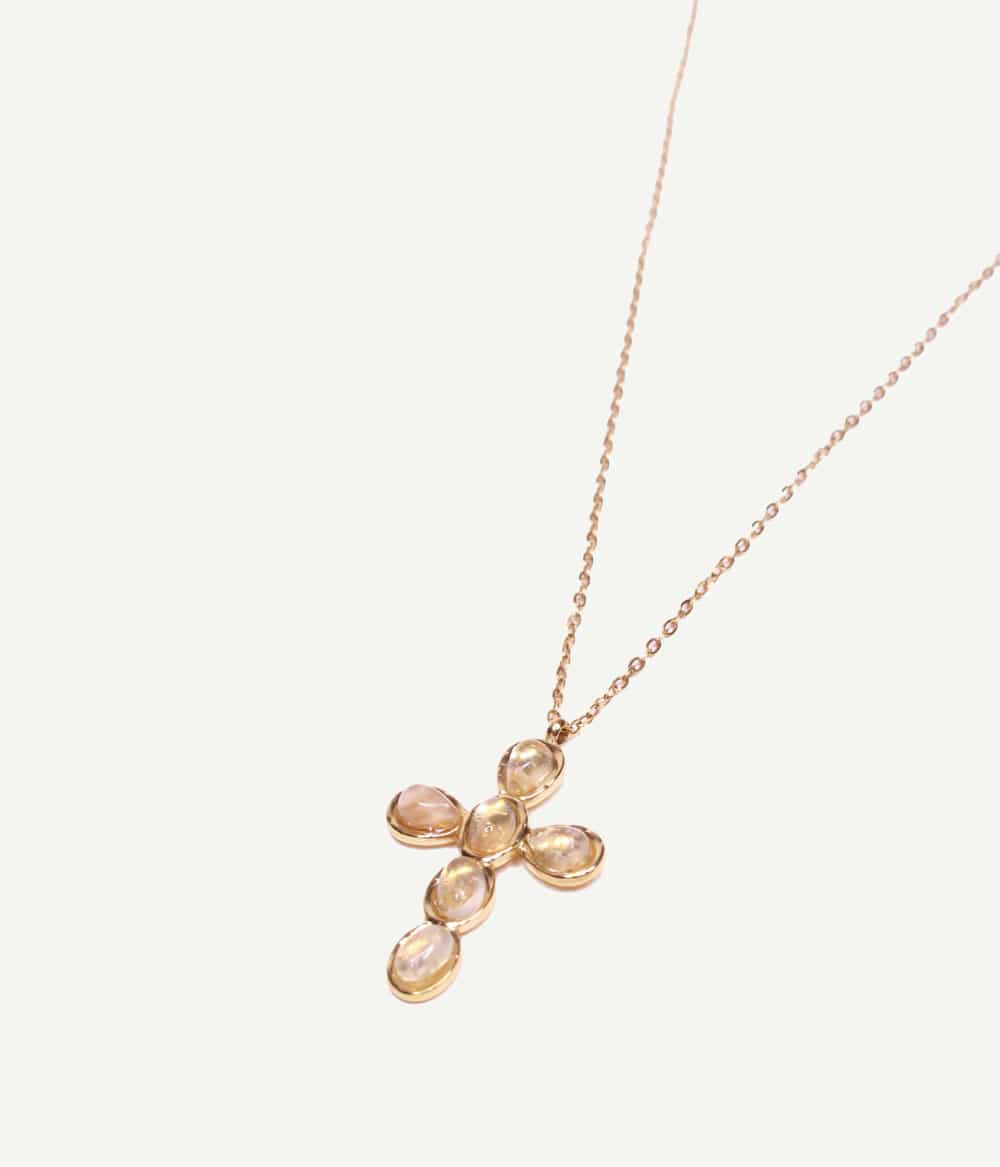 Collier Allegra Nude – pendentif croix en pierres semi-précieuses champagne