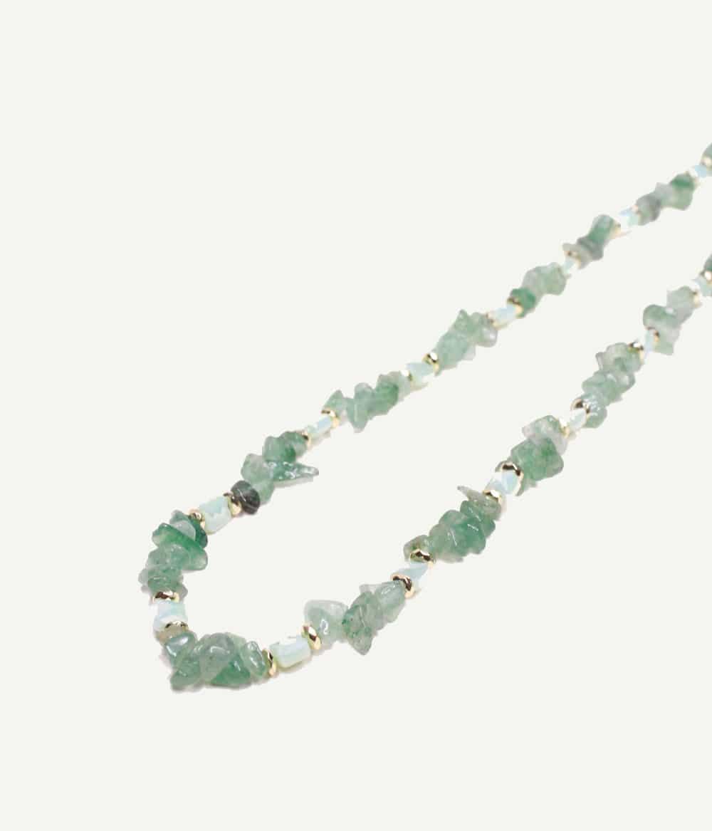 Collier Calypso – détail des aventurines vertes et perles dorées