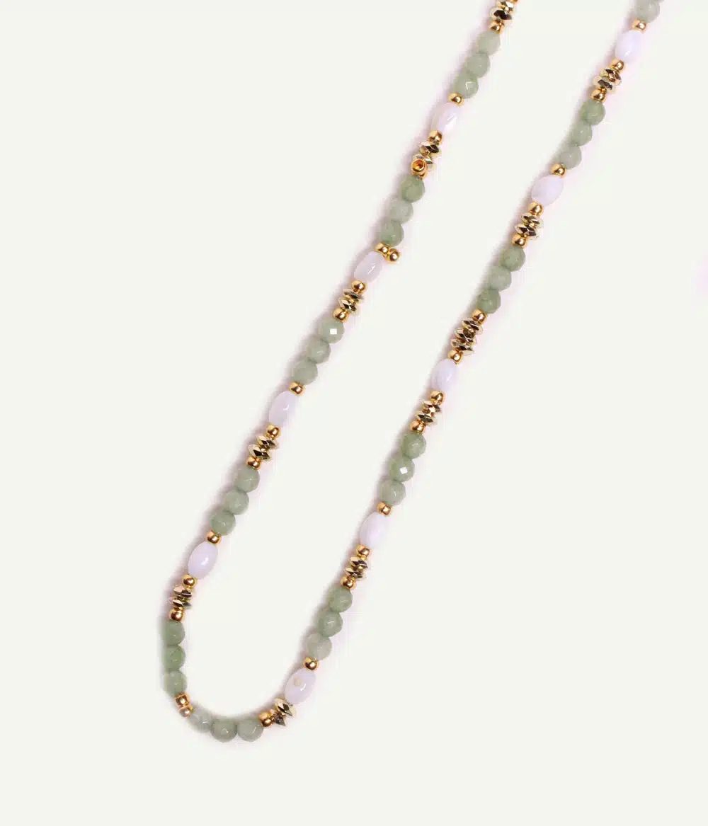 Caprice Paris Bijoux créateur Collier Gia Vert 1 Collier Gia Vert – collier en perles de rocaille vert sauge et dorées